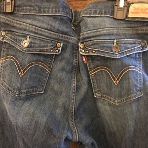 33/32 Levi’s